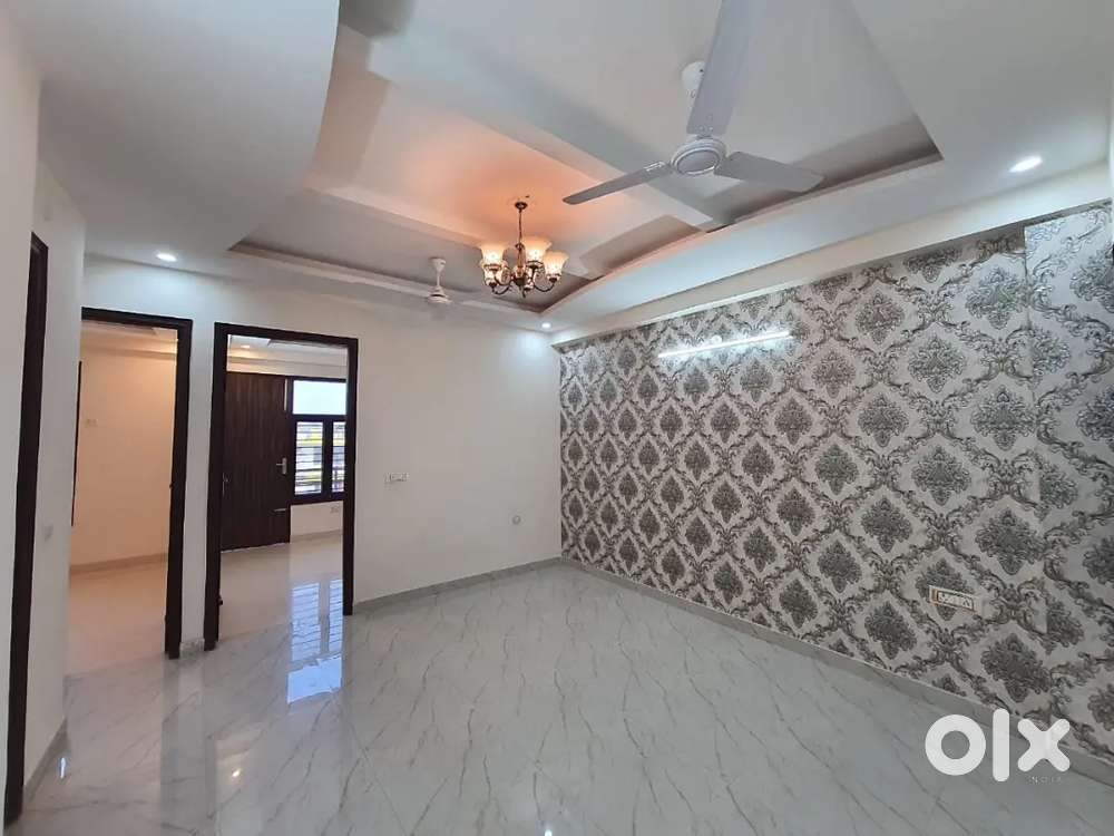 Ready to move 3 BHK flat in Ashok vihar phase 1 Gurgaon For Sale