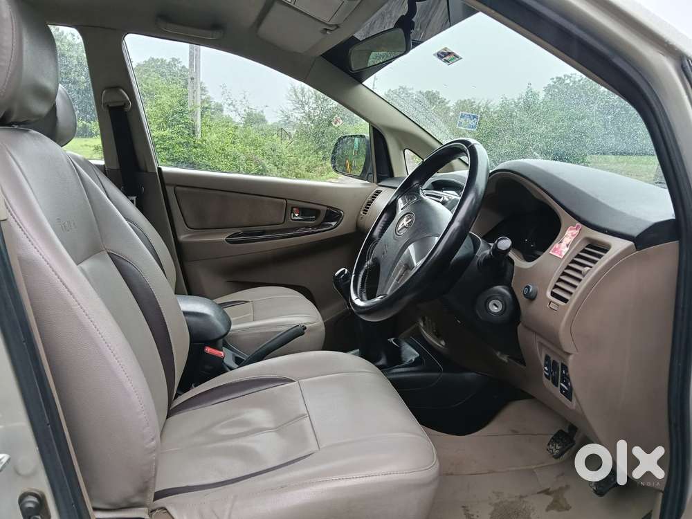 Toyota Innova 2.5 Vx 8 Seater Bs Iv, 2016, Diesel