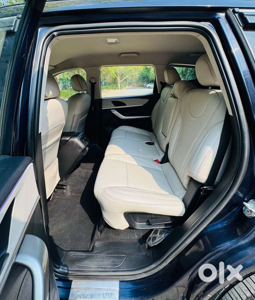 Mahindra Xuv700 Ax 3 Diesel Mt 7 Str (e), 2022, Diesel