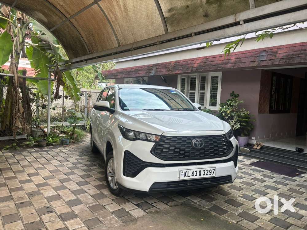 Bank Manger Owned  Innova Hycross At Cochin 68000 Thousand