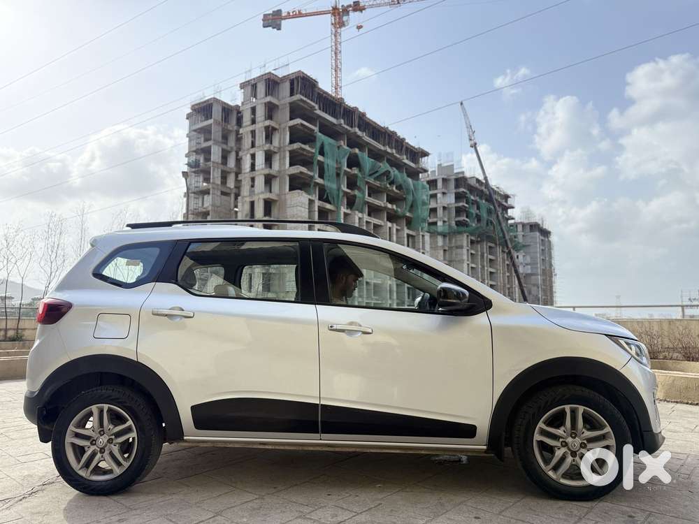 Renault Triber Rxz, 2022, Petrol