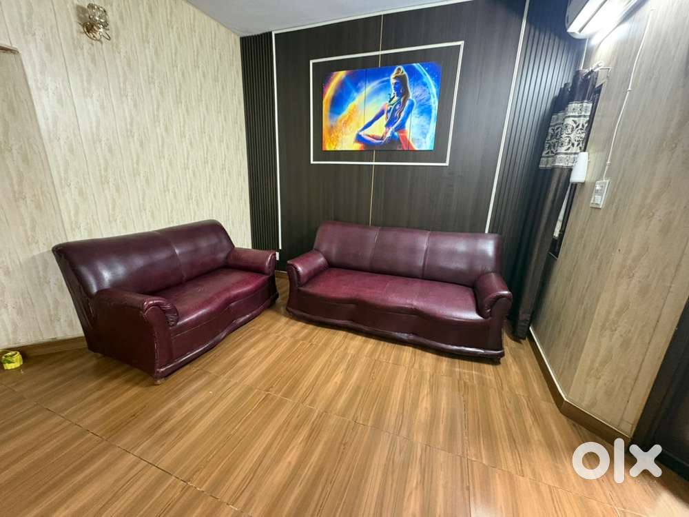 5 seater leather sofa for urgent sale