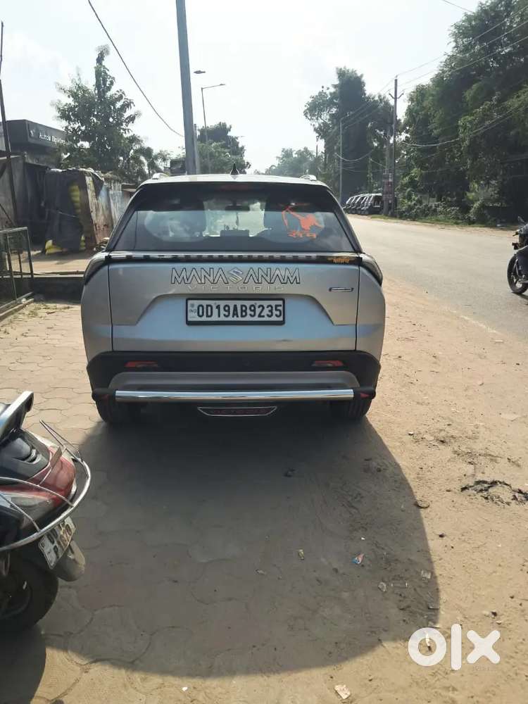 Maruti Suzuki Victoris Petrol 1