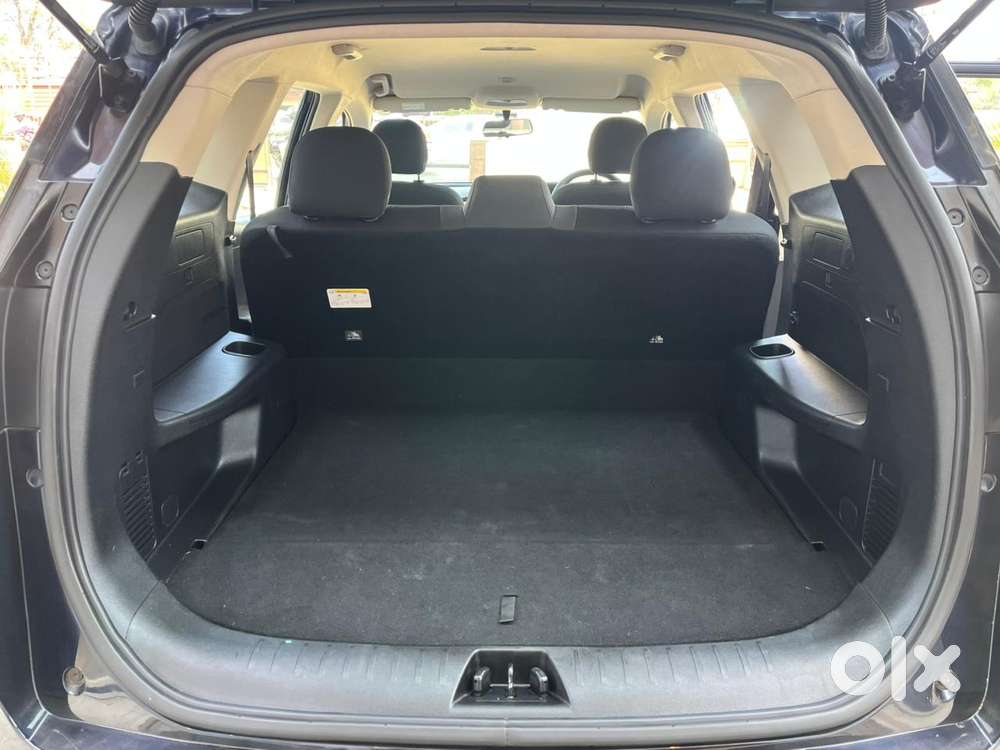 Mahindra Xuv700 2.0 Ax 3 Petrol Mt 5 Str, 2022, Petrol