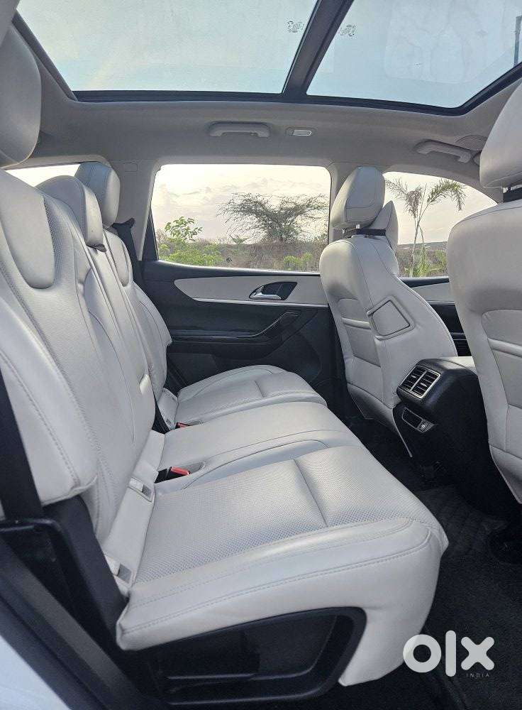 Mahindra Xuv700 2.2 Ax 7 Diesel Mt Luxury Pack Str, 2025, Diesel