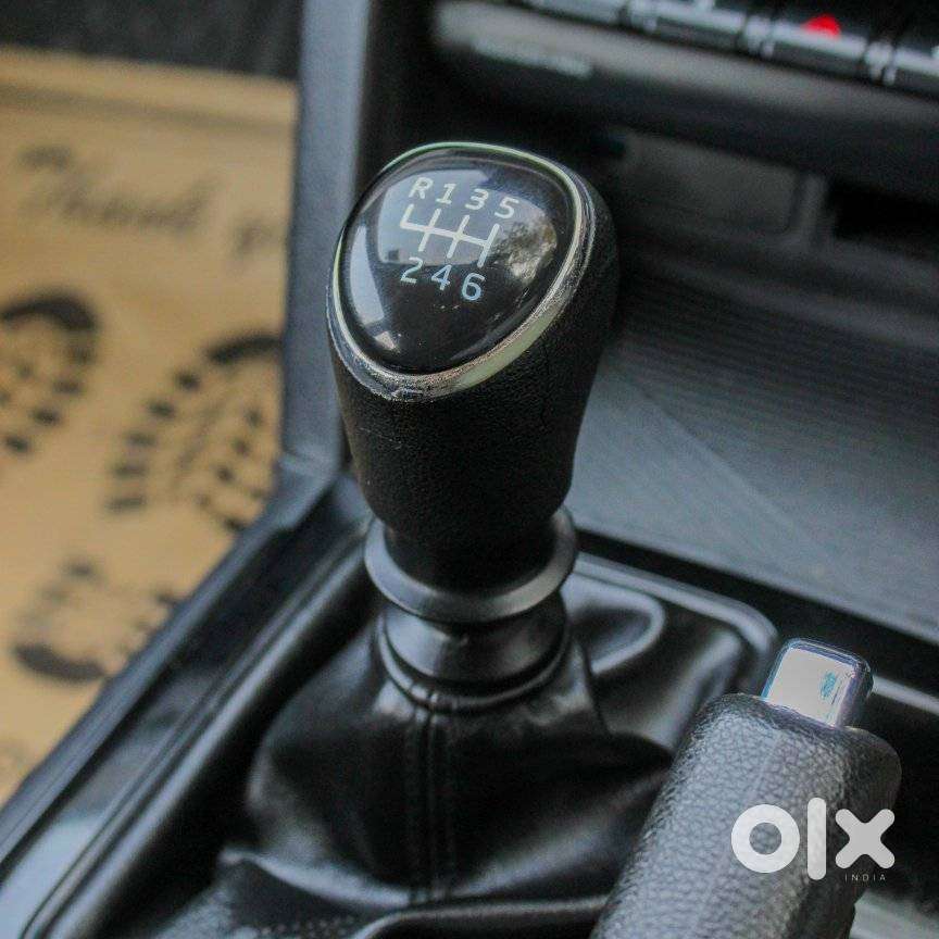 Mahindra Xuv700 Ax 5 Petrol Mt Str (e), 2022, Petrol