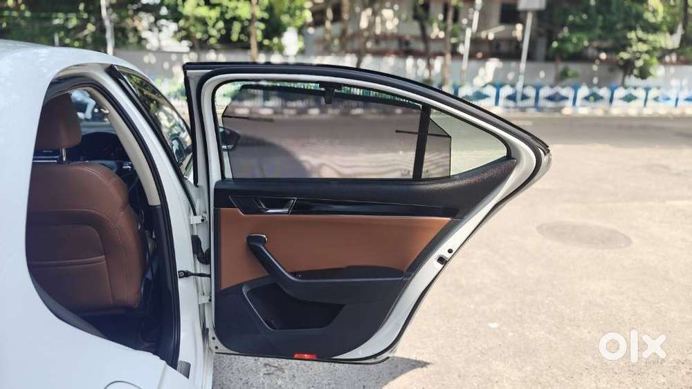 Skoda Superb 2.0 L&k Tsi At, 2022, Petrol