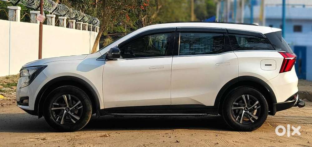 Mahindra Xuv700 2.0 Ax 5 Petrol Mt 7 Str, 2024, Petrol