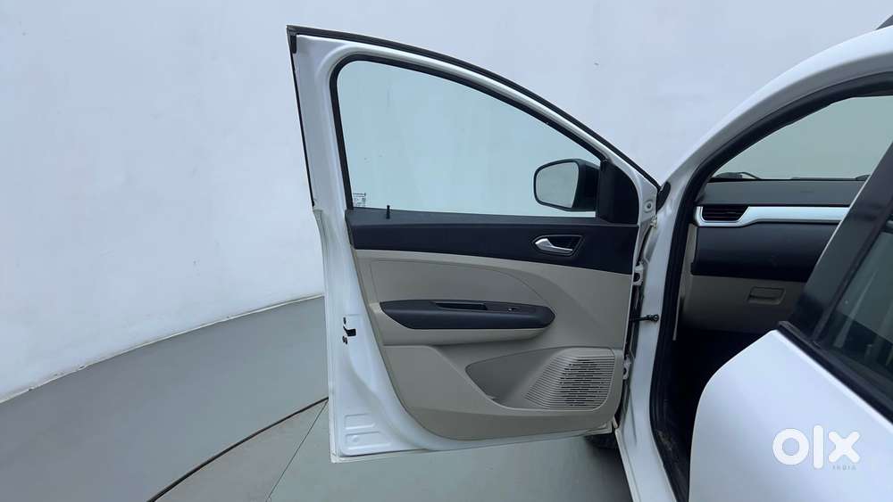 Renault Triber Rxz Easy-r Amt, 2023, Petrol