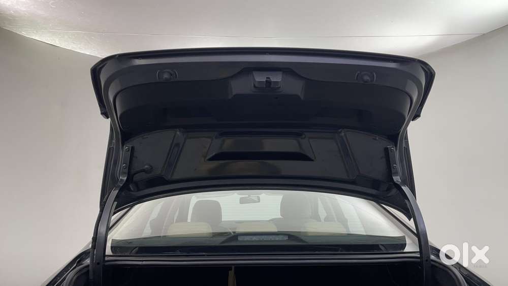 Skoda Slavia Ambition 1.0l Tsi At, 2024, Petrol