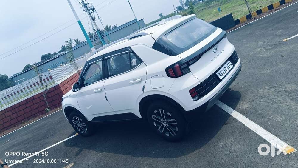 Hyundai Venue Petrol 2024