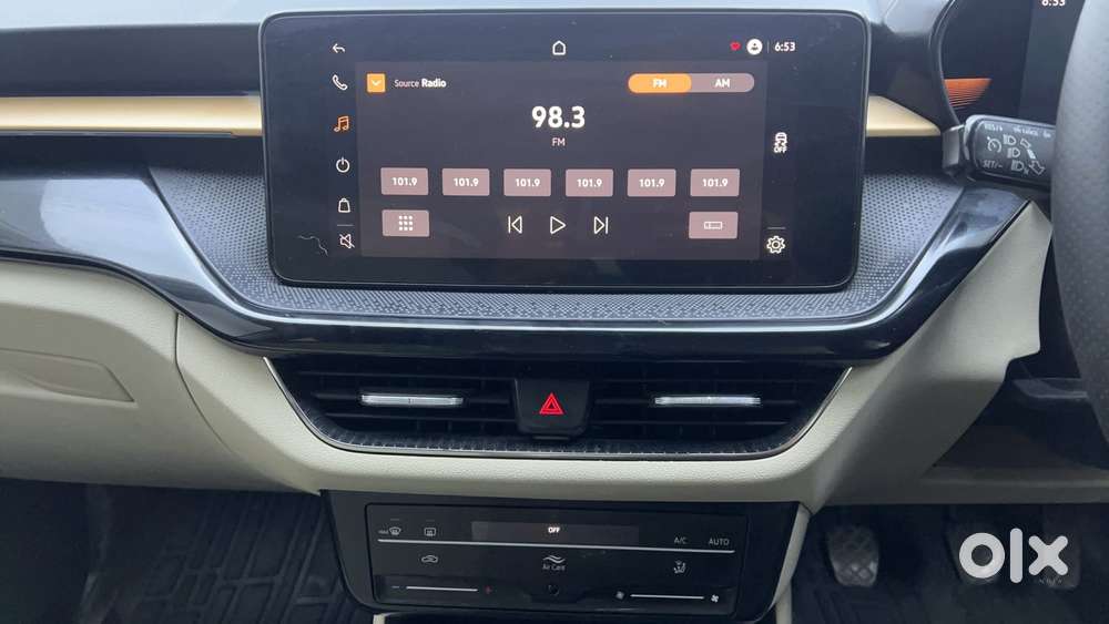 Skoda Slavia Style 1.0l Tsi Mt, 2022, Petrol