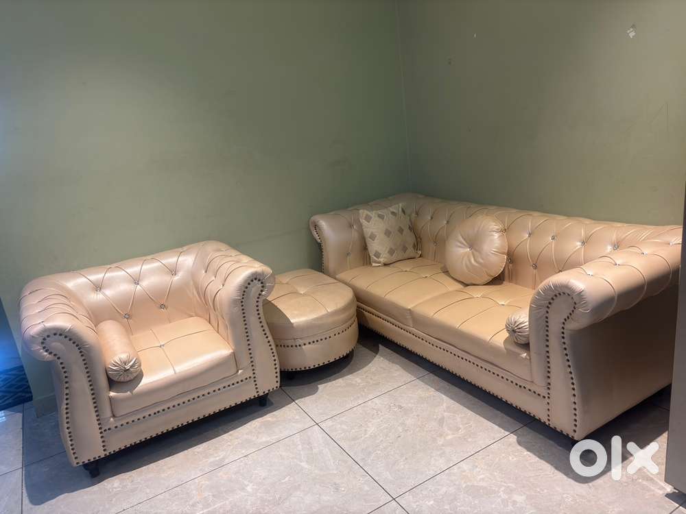 sofa (Leatharrate), 3+1+1 ( 4 seater + 1 foot rest) set, with cusions