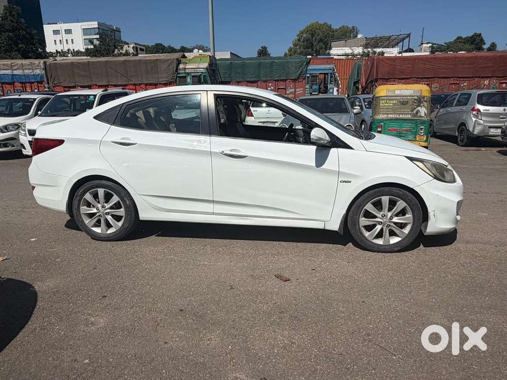 Hyundai Fluidic Verna 2011