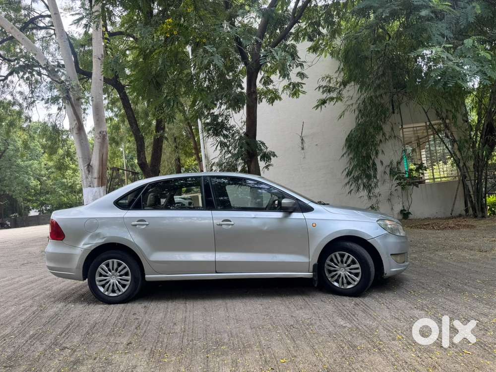 Skoda Rapid Ambition 2012