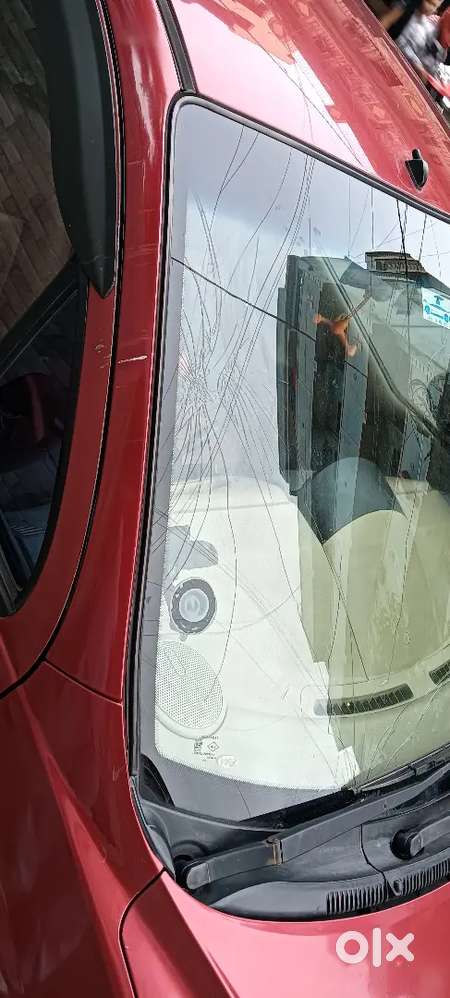 Chevrolet Spark 2010 Petrol 95000 Km Driven Front Glass Crack