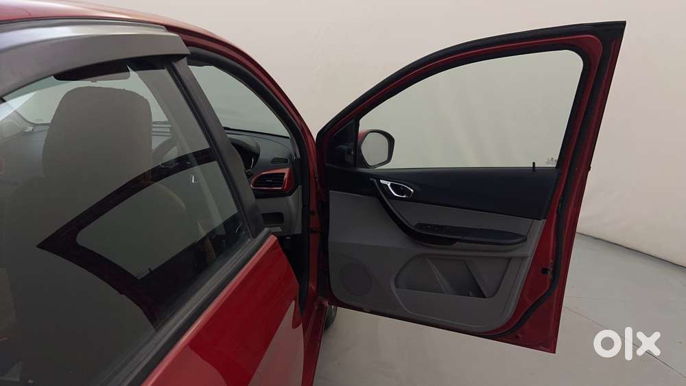 Tata Tiago Xza, 2018, Petrol