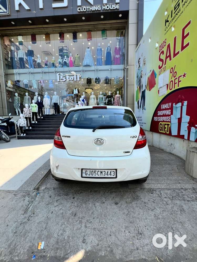 Hyundai I20 2009 Petrol+cng Body Bit Damage But Engine And Ac Powerful