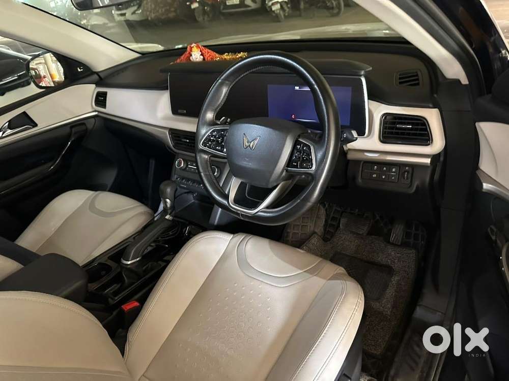 Mahindra Xuv700 Petrol Automatic Well Maintained