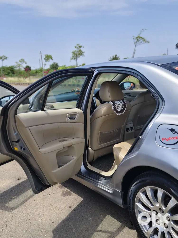 Maruti Suzuki Kizashi Petrol 2013
