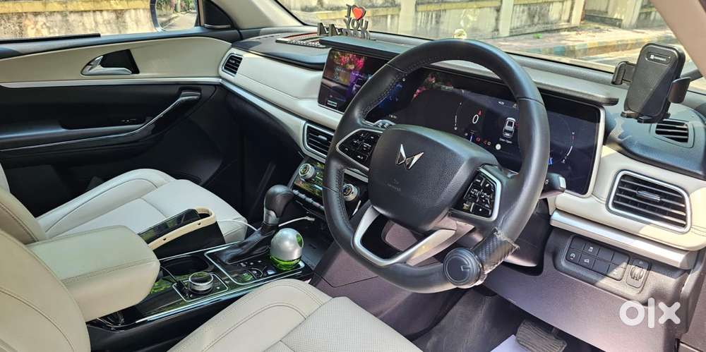 Mahindra Xuv700 2.2 Ax 7 Diesel At Luxury Pack Str, 2023, Diesel