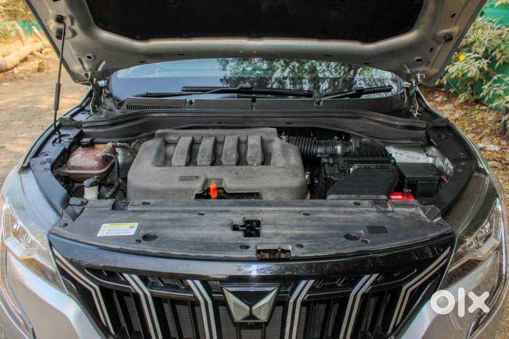 Mahindra Xuv700 Ax 5 Petrol Mt Str (e), 2022, Petrol