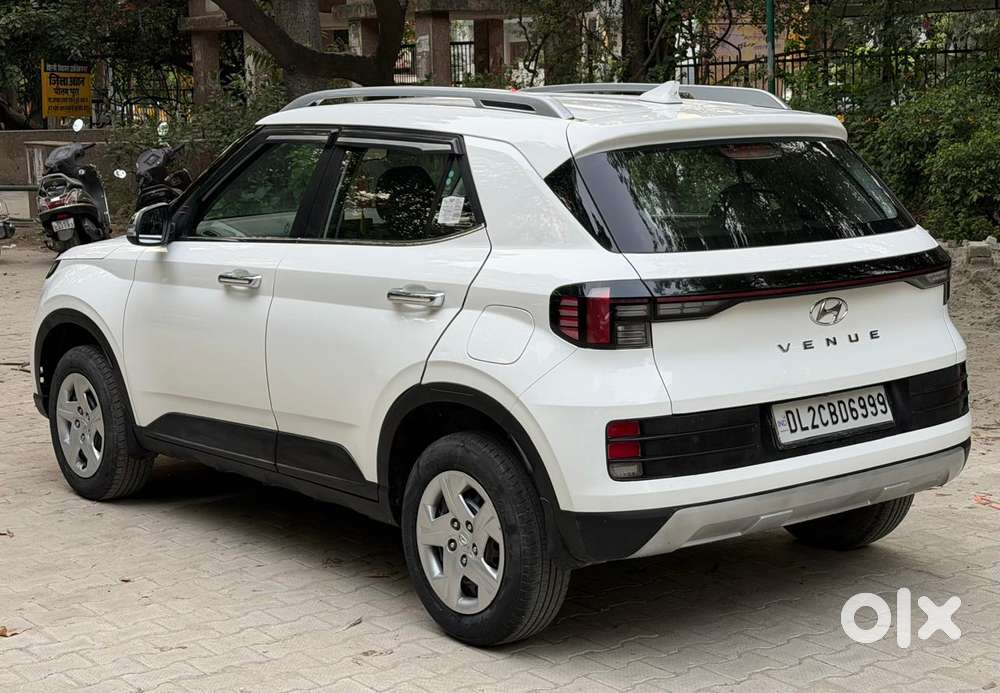Hyundai Venue 1.2 S (o), 2022, Petrol