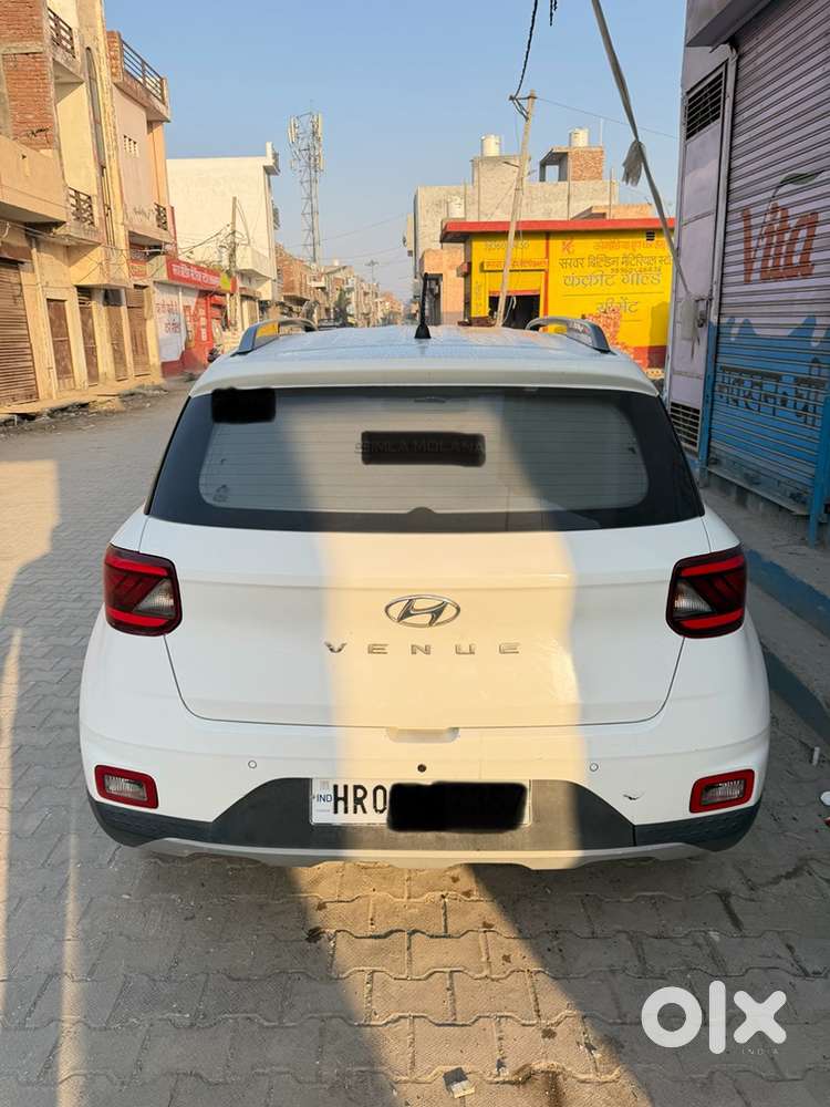 Hyundai Venue 2021 Petrol Well Maintained
