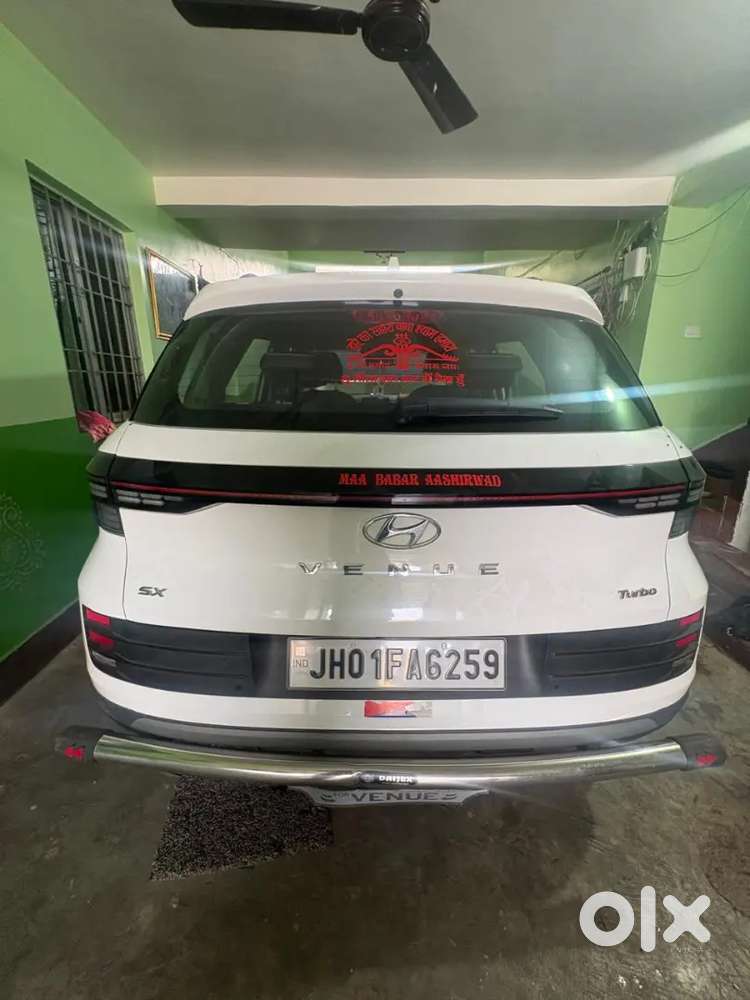 Hyundai Venue 2023 Petrol Well Maintained