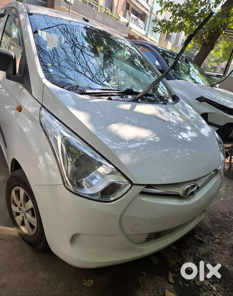 Hyndai Eon 2017 Petrol White Colour