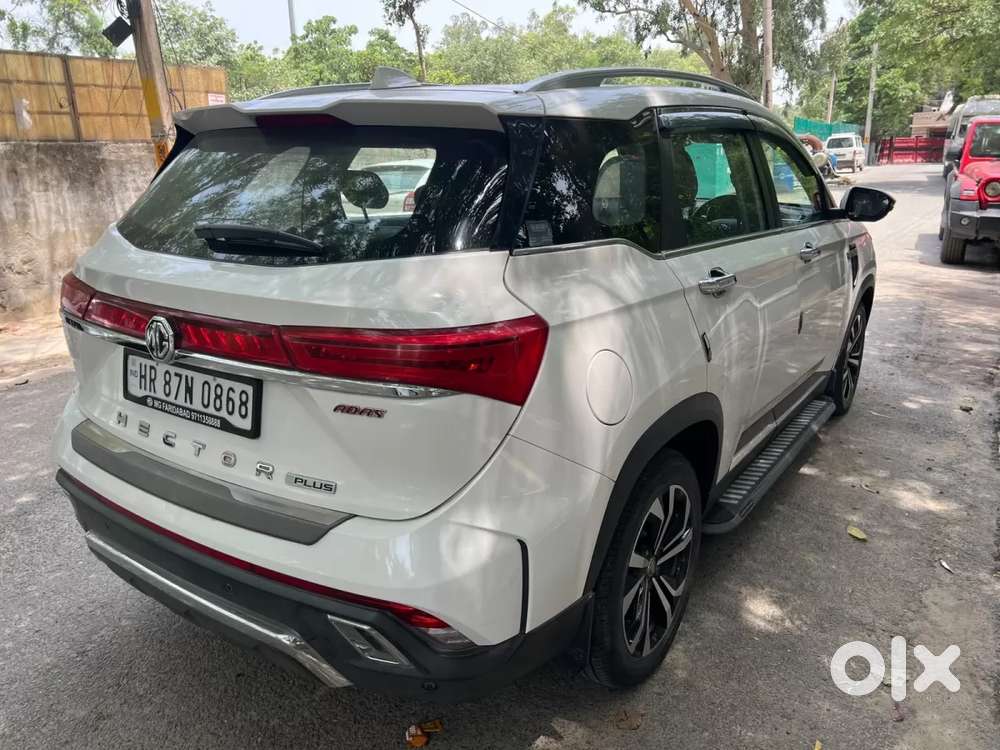 Mg Hector Plus Savvy Pro 1.5 Turbo Petrol Cvt 7 Str Dual Tone, 2023,..
