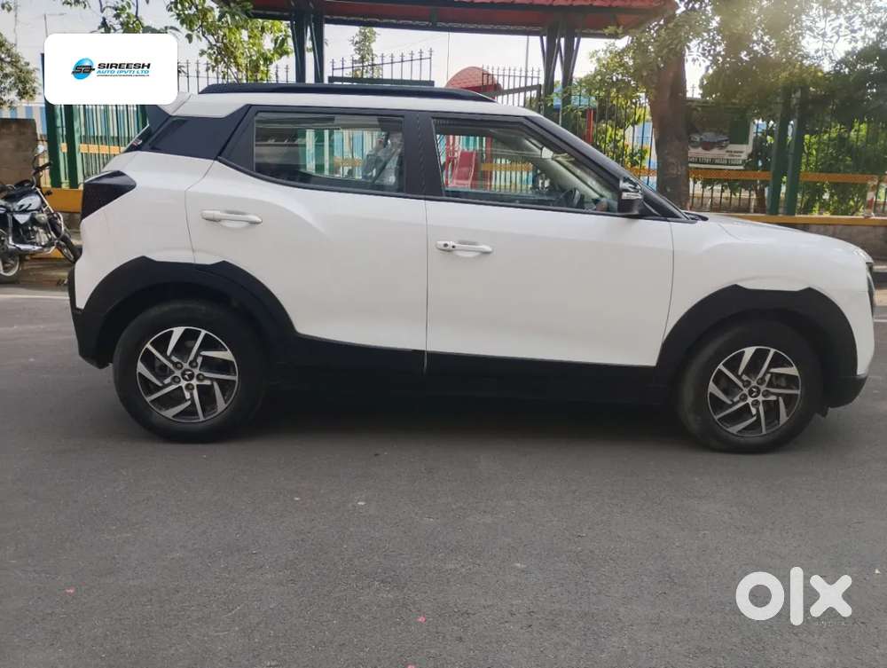 Mahindra Xuv 3xo Ax5 Pm Mt, 2024, Petrol
