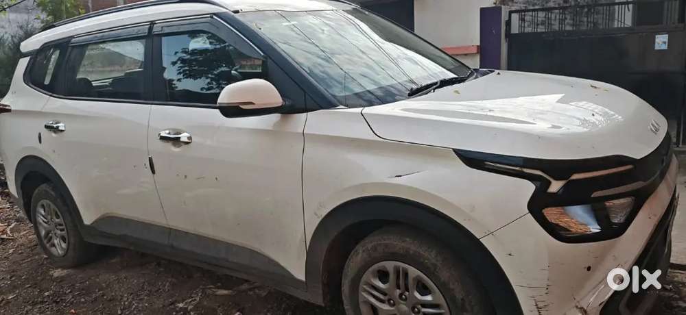 Kia Carens 2024 Petrol Well Maintained