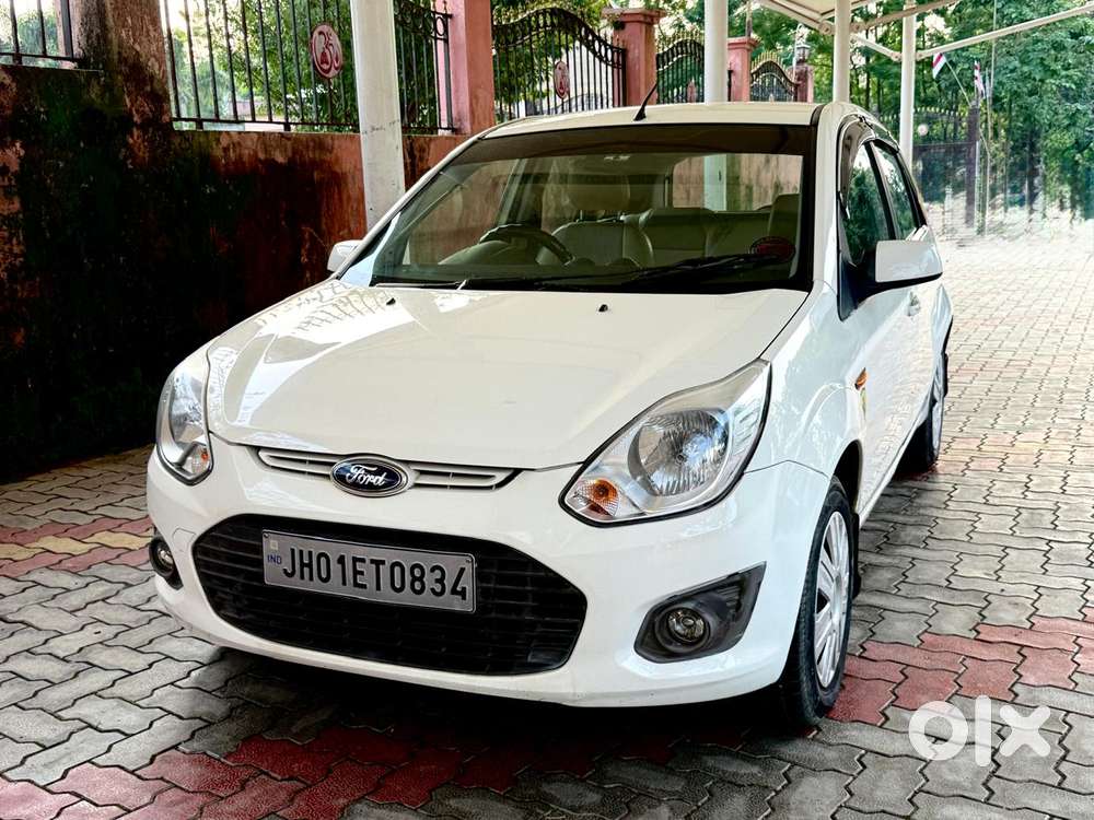 Ford Figo Petrol Titanium, 2013, Petrol
