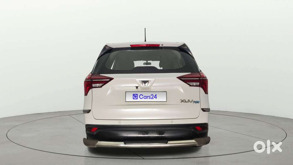 Mahindra Xuv700 2.0 Mx Petrol Mt 5 Str, 2022, Petrol
