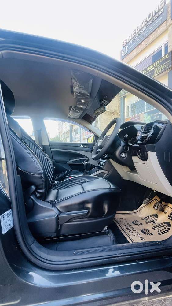 Skoda Kylaq Signature, 2025, Petrol