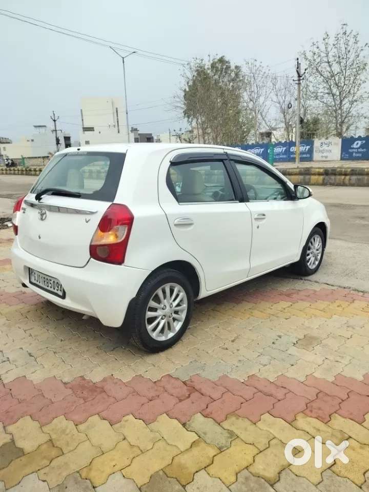 Toyota Etios 1.5 V, 2012, Petrol