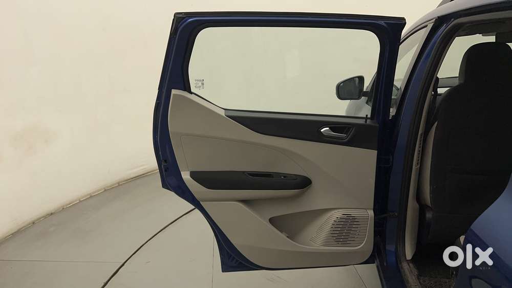 Renault Triber Rxz, 2021, Petrol