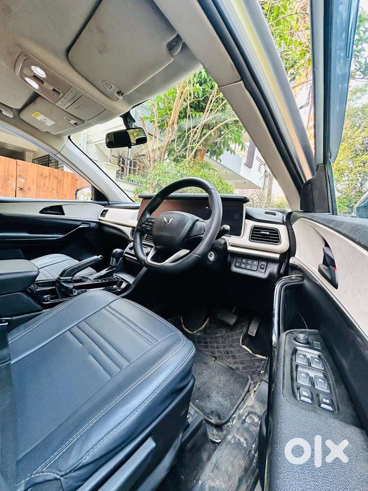 Mahindra Xuv700 2.2 Ax 5 Diesel At 7 Str, 2022, Diesel