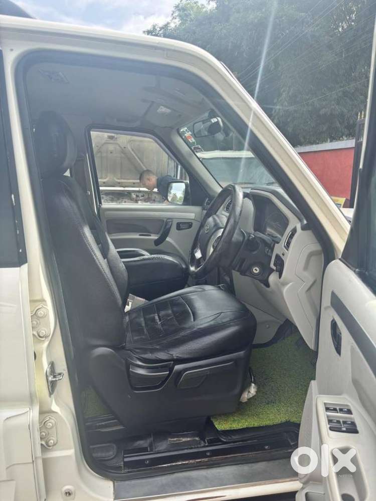 Mahindra Scorpio S10, 2017
