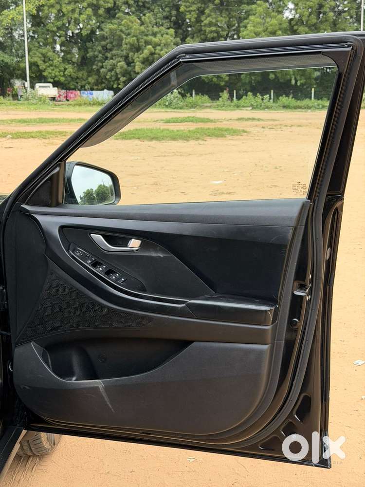 Hyundai Creta 1.5 S Plus Knight Diesel Dual Tone, 2023, Diesel