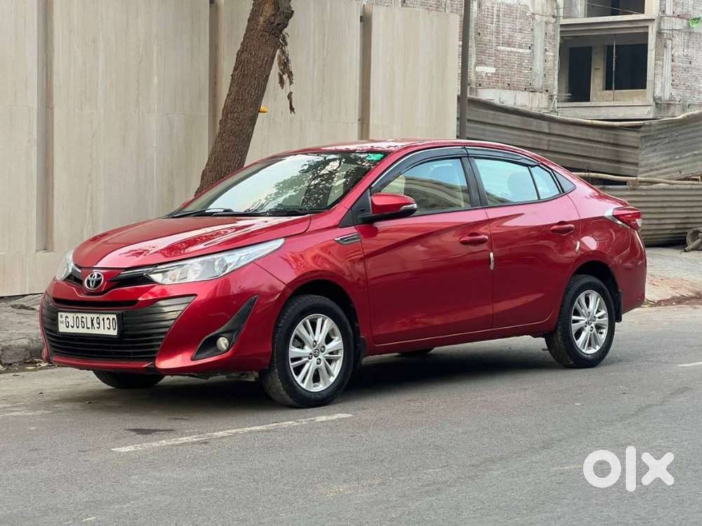 Toyota Yaris V Cvt, 2018, Petrol
