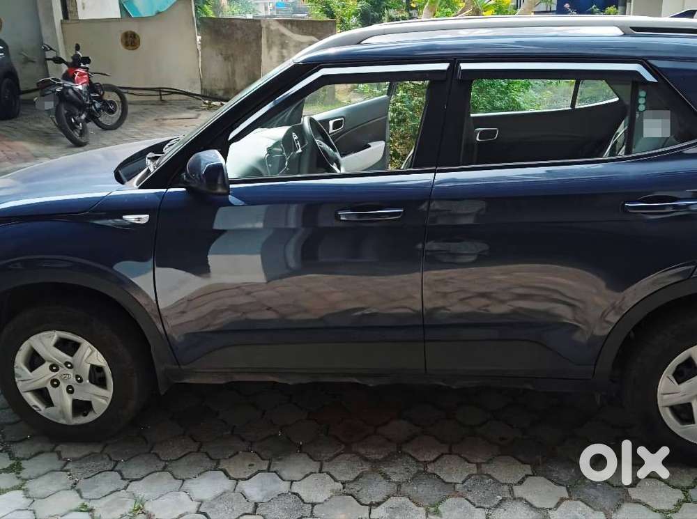 Hyundai Venue Kappa 1.2l Mt S (2022) Petrol - 22,673 Km