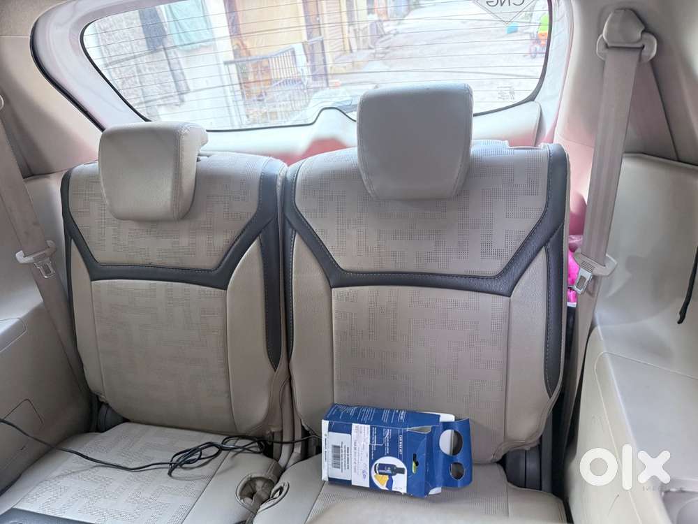 2. 5 Year Old , Ertiga Zxi ( Cng +petrol )