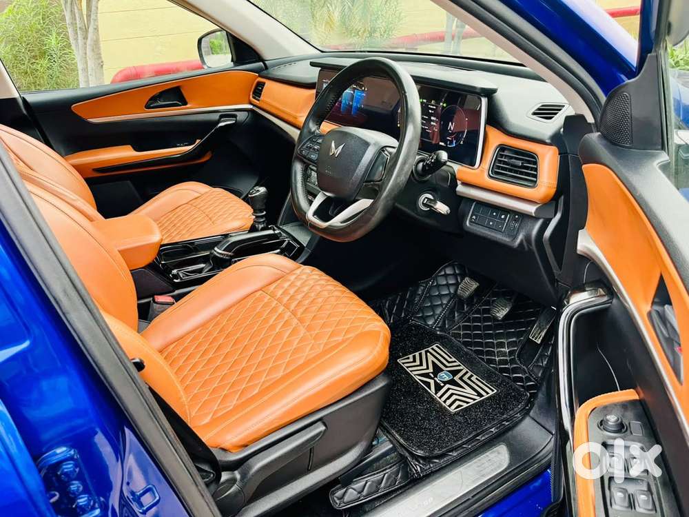 Mahindra Xuv700 2.0 Ax 5 Petrol Mt 7 Str, 2022, Petrol