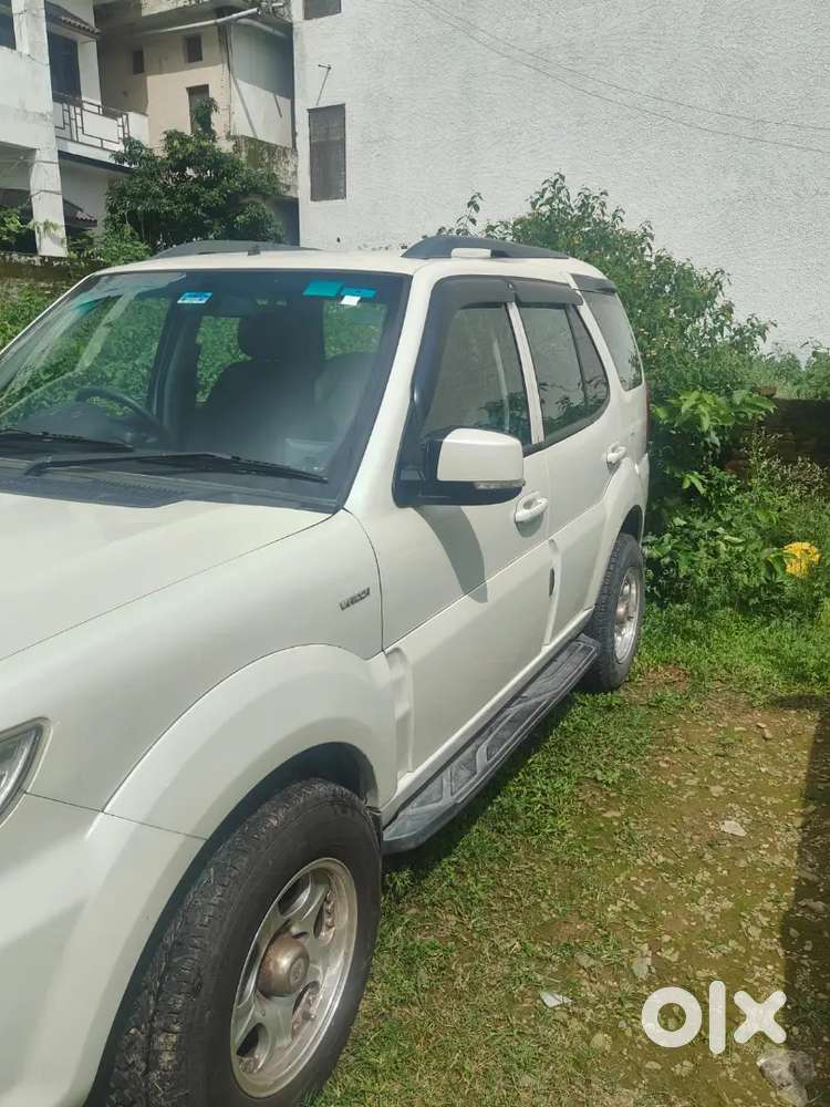 Tata Safari Storme 2015