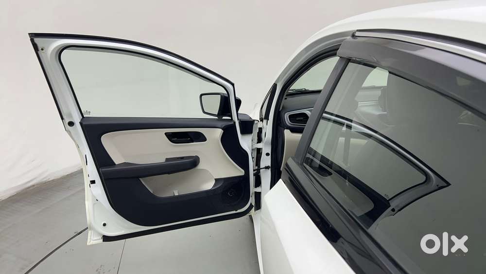 Tata Altroz 1.2 Xe, 2022, Petrol