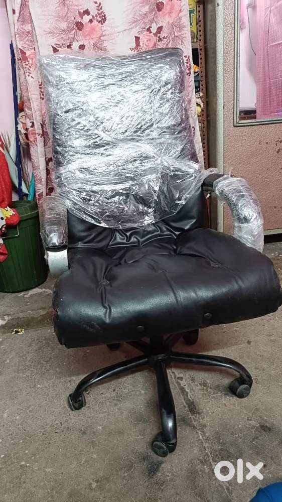 MAK OFFICE CHAIR NEW CONDITION