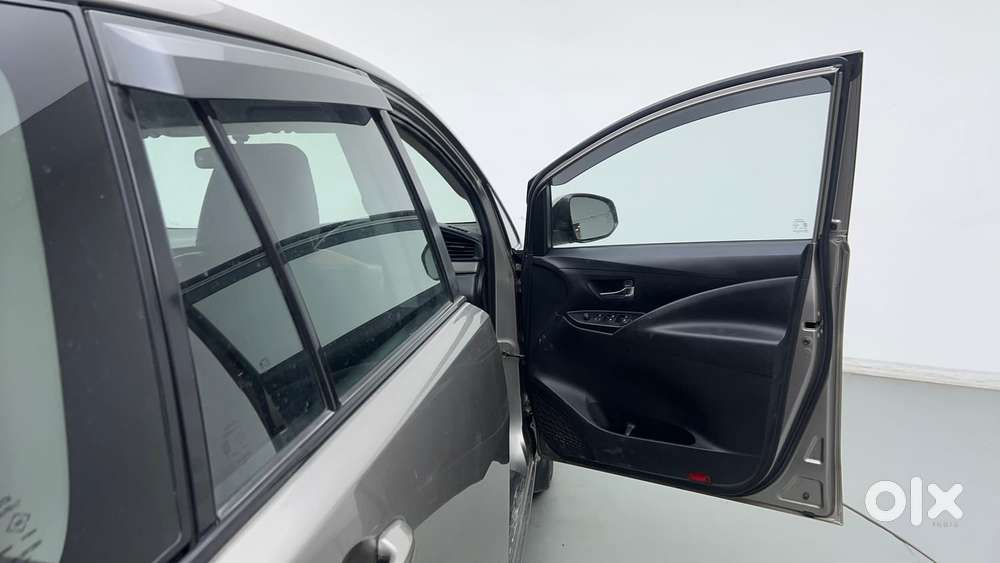 Toyota Innova Crysta 2.4 G Mt 8s, 2016, Diesel