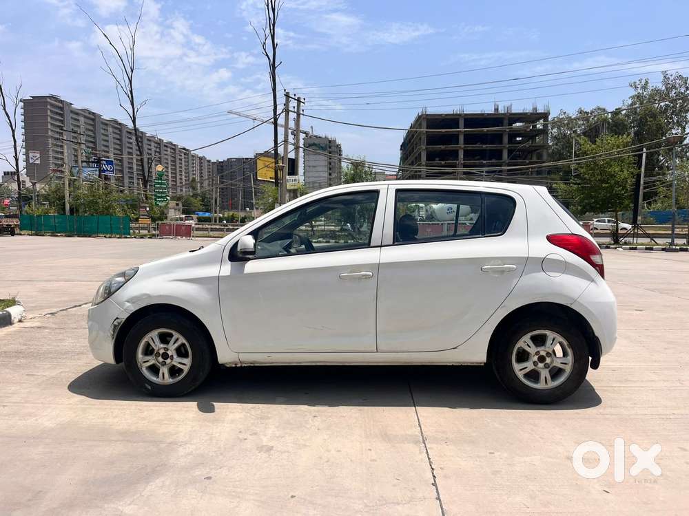Hyundai I20 2010-2012 1.2 Sportz, 2011, Petrol